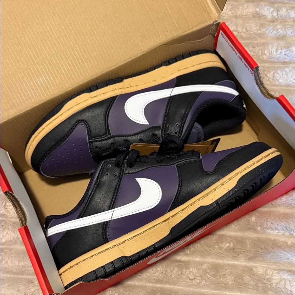 Nike Low-Top Sneakers in Black, Purple, White